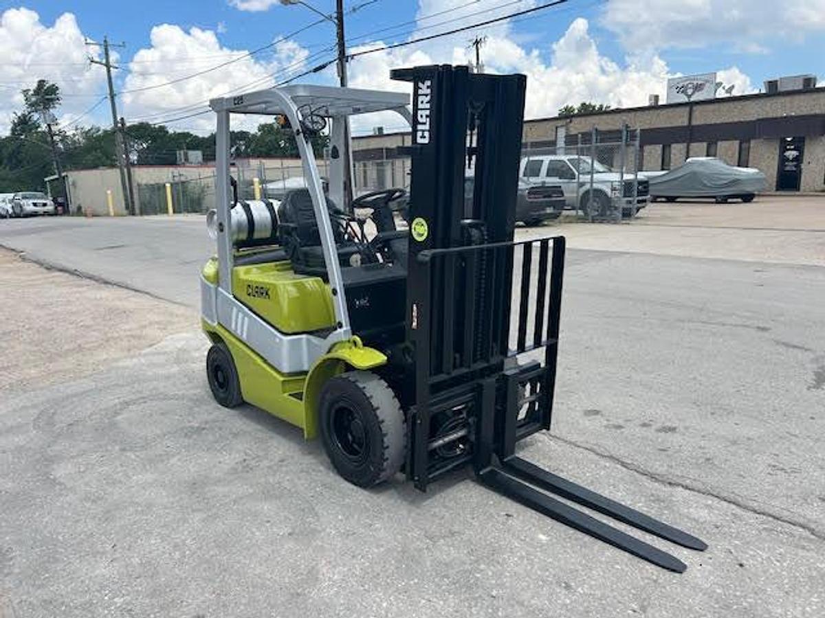 Used 2017 CLARK C25L