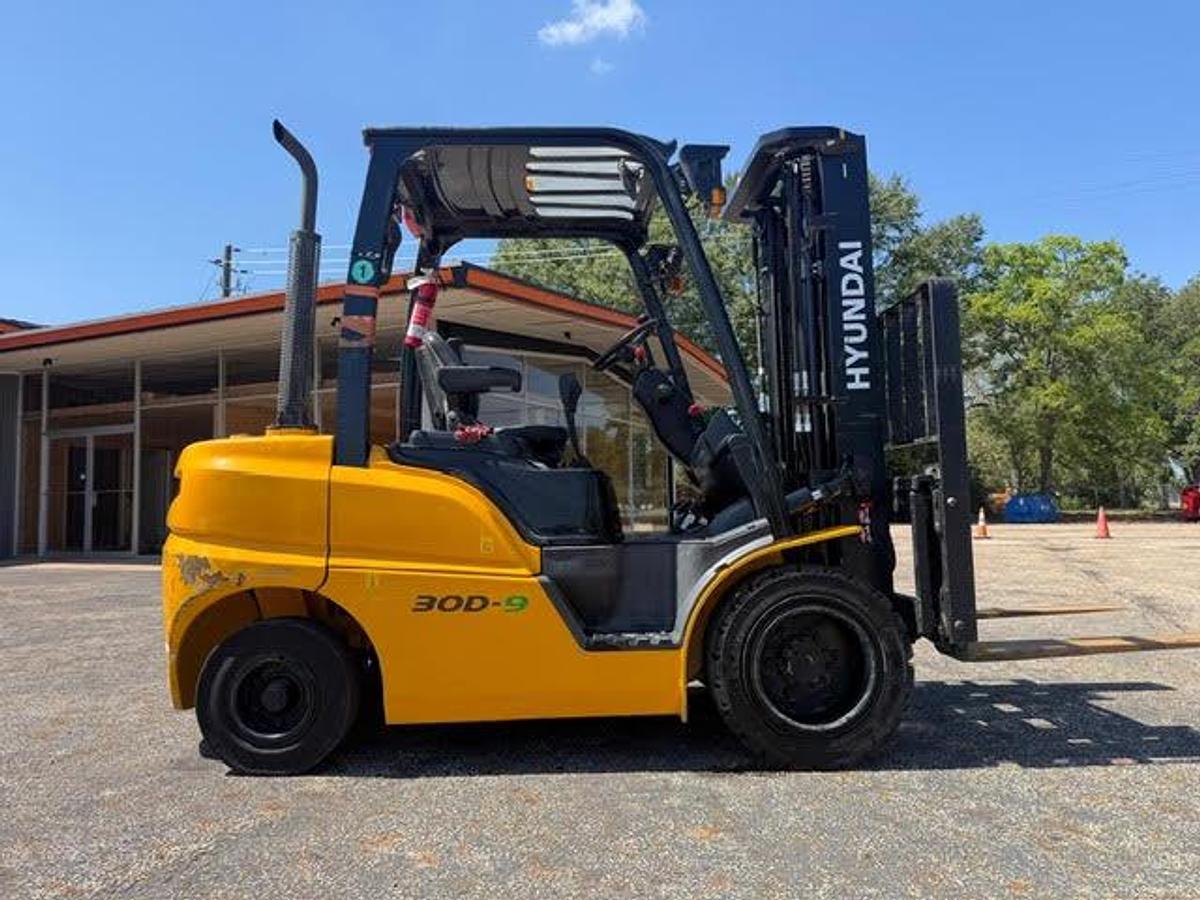 Used 2021 Hyundai 30D-9
