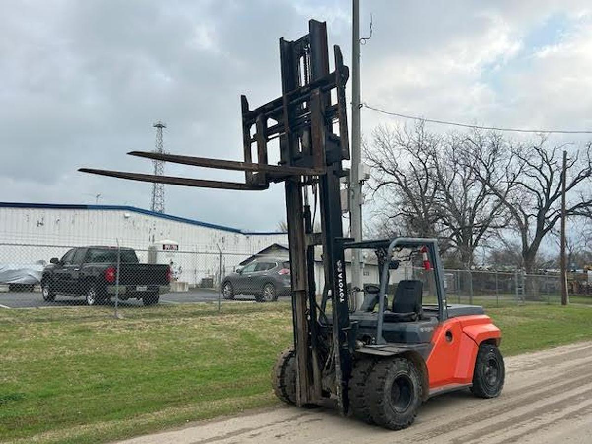 Used 2015 Toyota 8FD70U