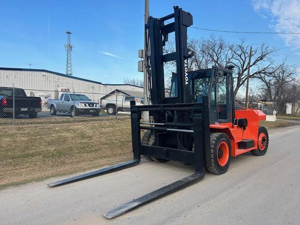 Used TOYOTA T28000 28,000LBS 