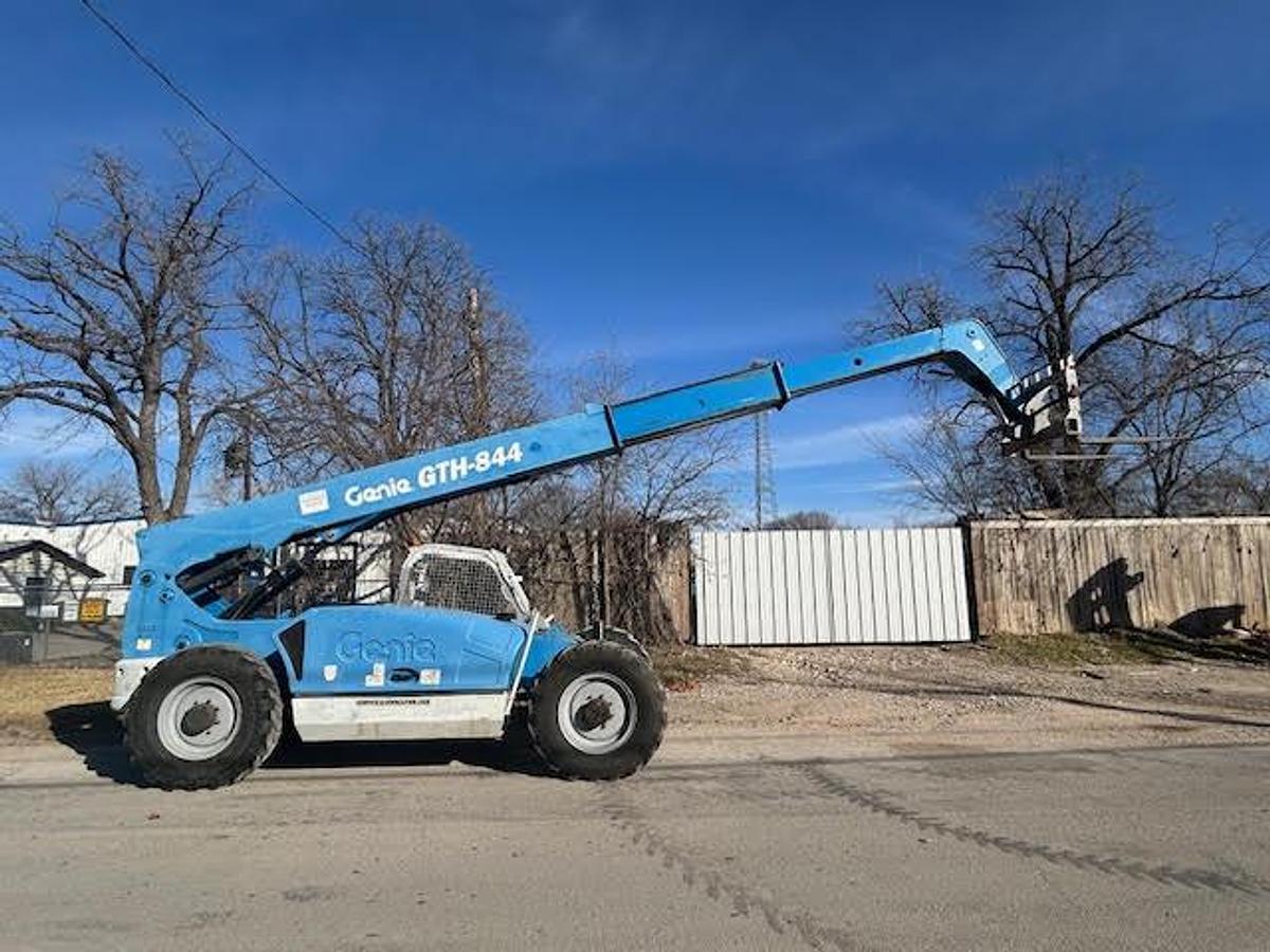 Used 2013 GENIE GTH-844
