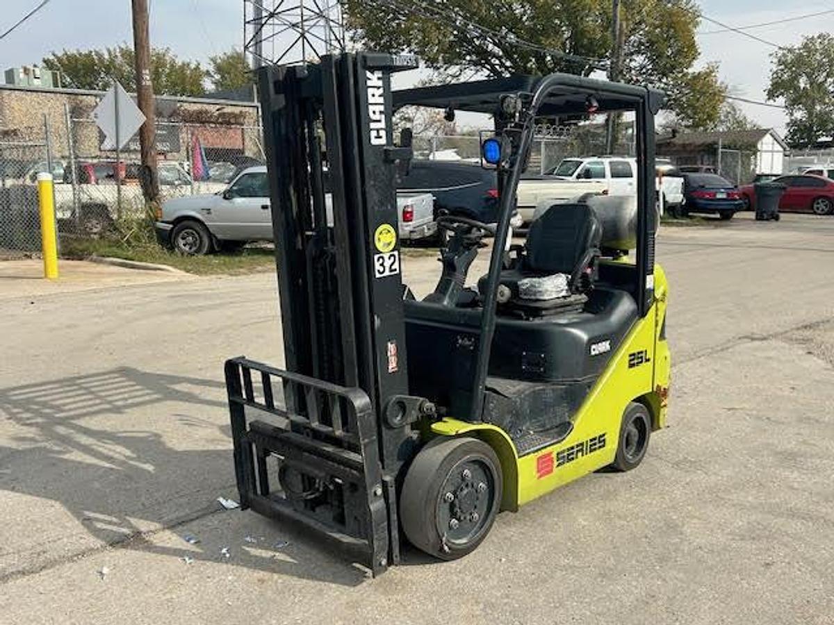 Used 2021 CLARK S25CL