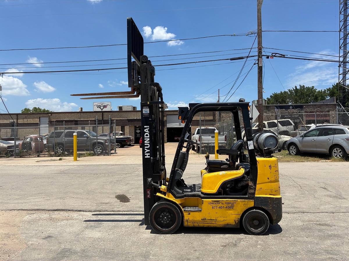 Used 2016 HYUNDAI 25LC-7S