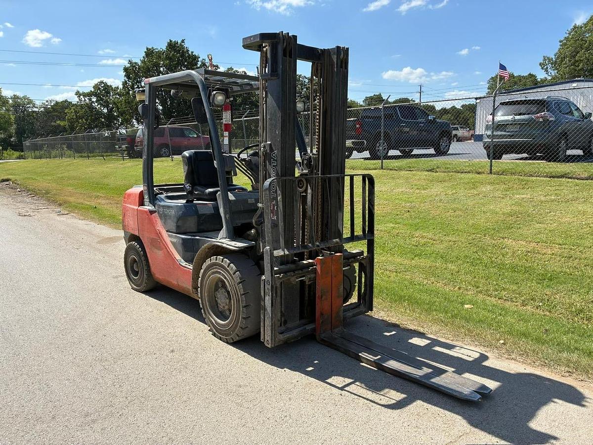 Used 2017 TOYOTA 8FDU30