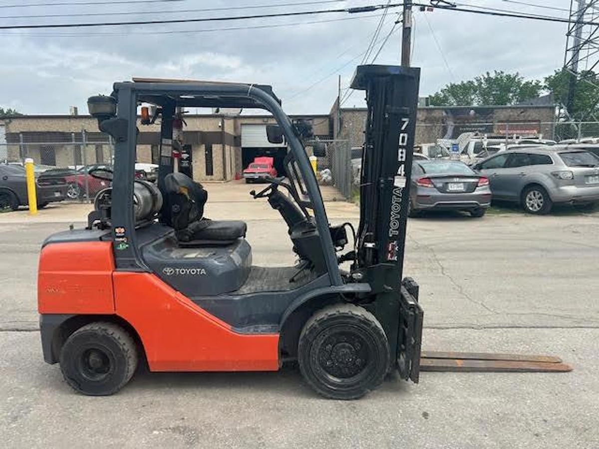 Used Toyota 8FGU30 6000LBS
