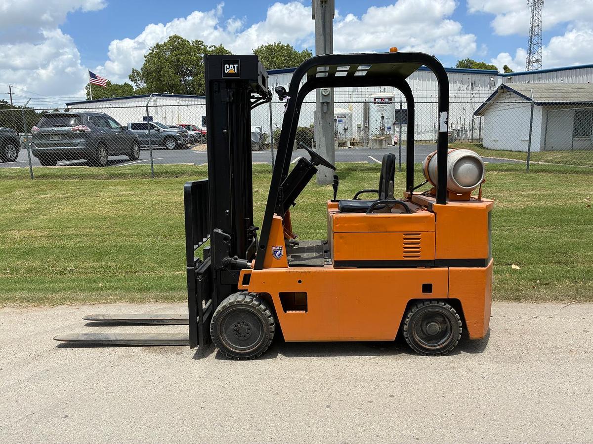 Used 1990 CATERPILLAR TC60DSA