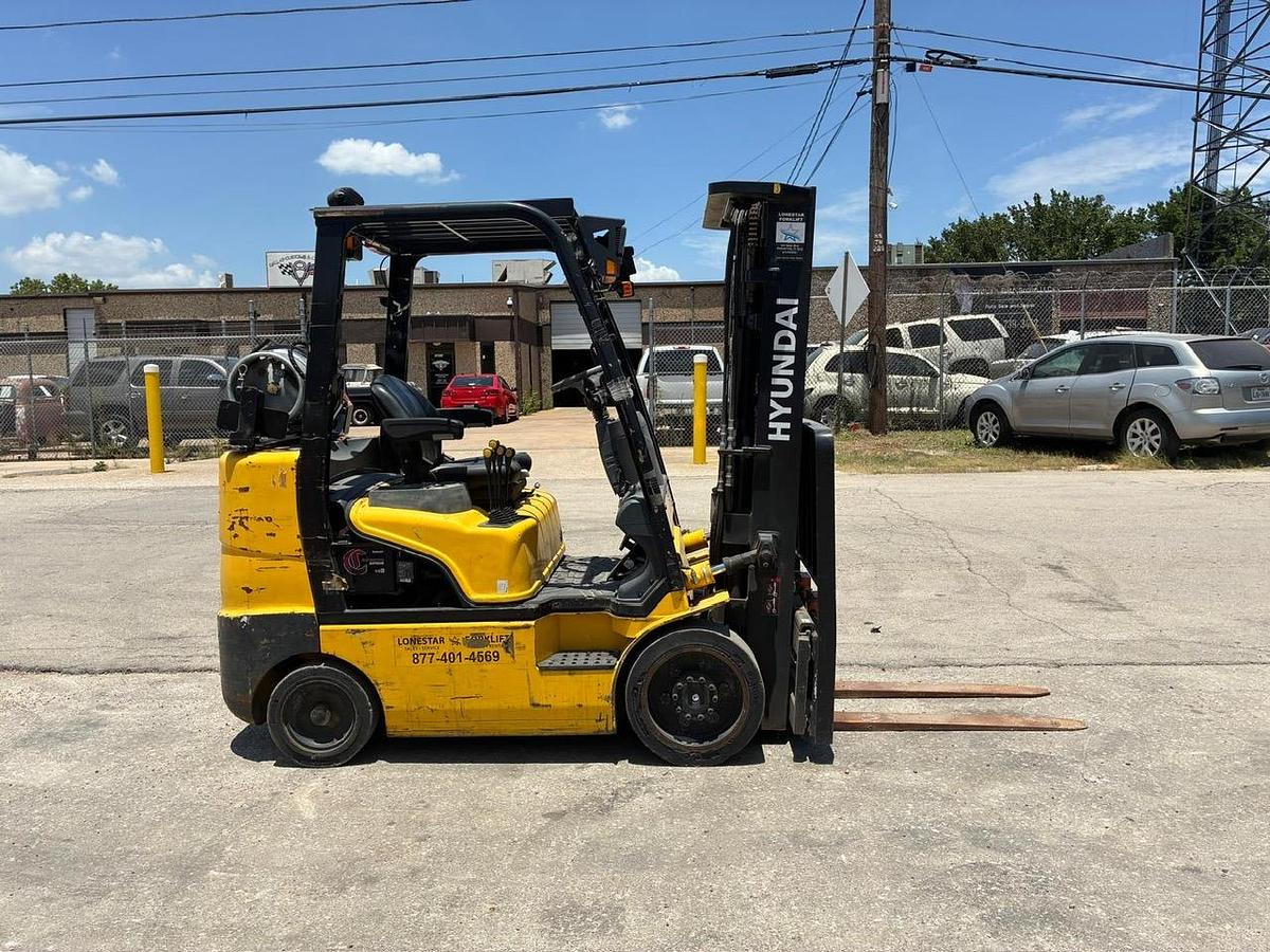 Used 2016 HYUNDAI 25LC-7S