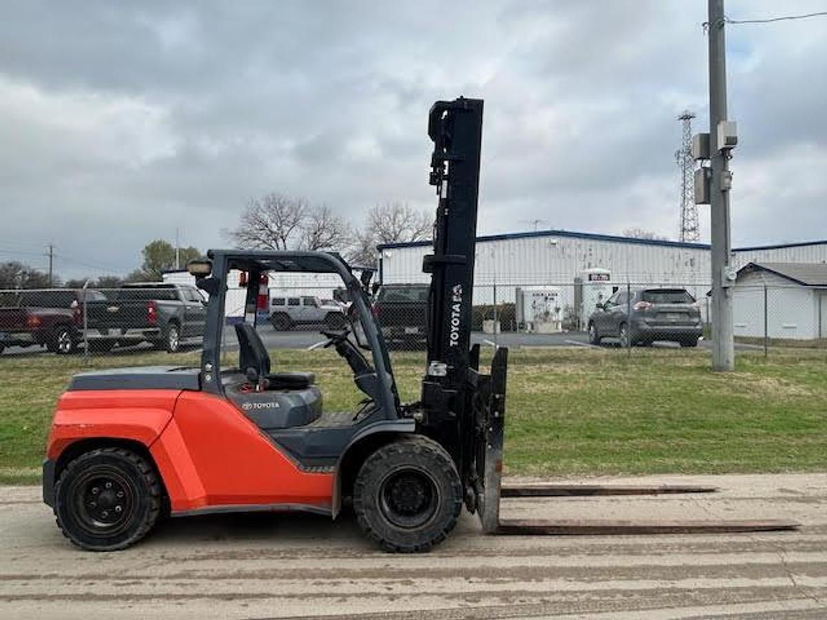 Used 2015 Toyota 8FD70U