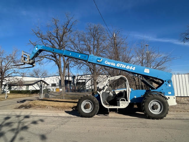 Used 2013 GENIE GTH-844