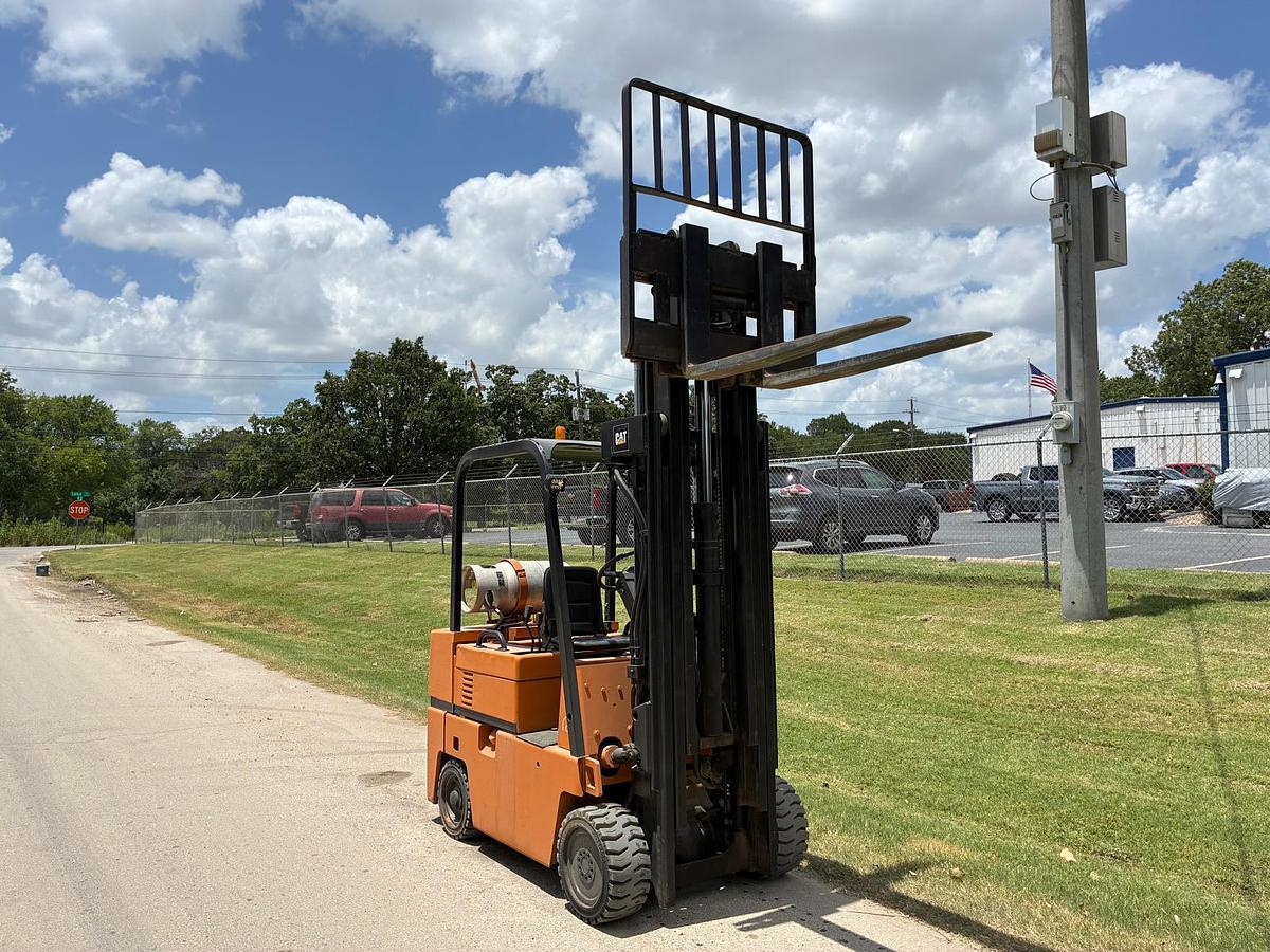 Used 1990 CATERPILLAR TC60DSA