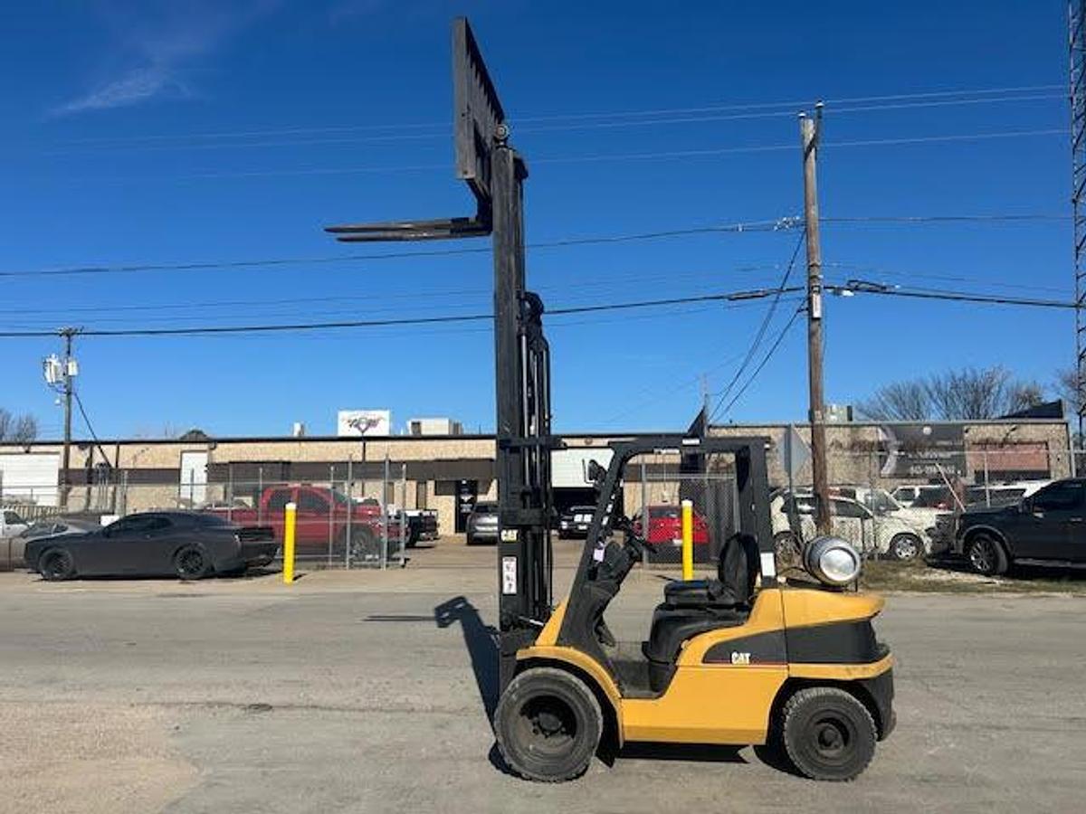 Used 2004 CAT 2C6000  6000LBS