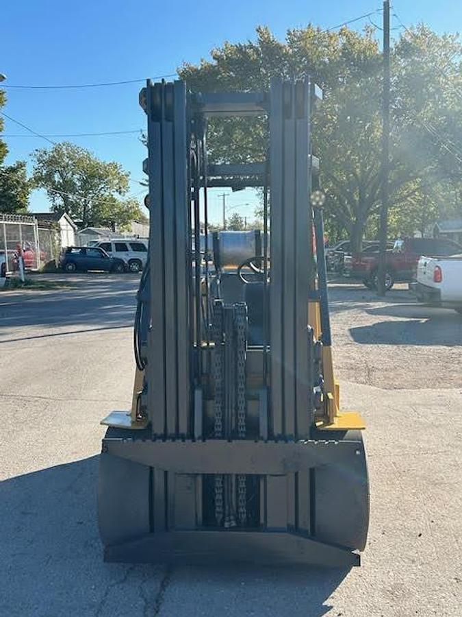 Used 2006 CAT GC70K1