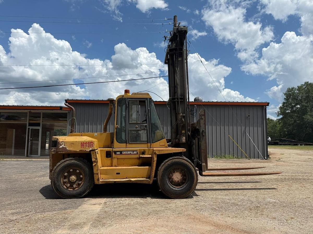 Used 2000 CAT DP135