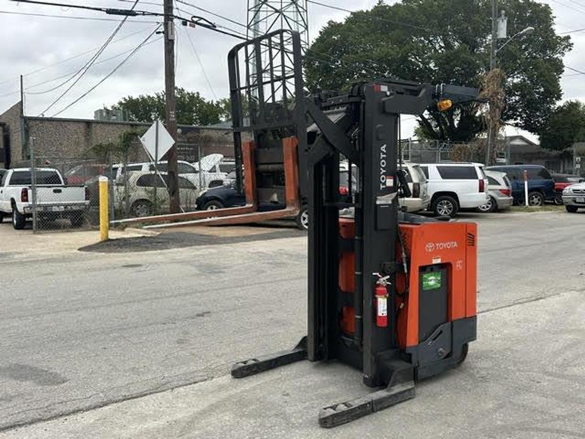 Used 2019 Toyota 9BRU23