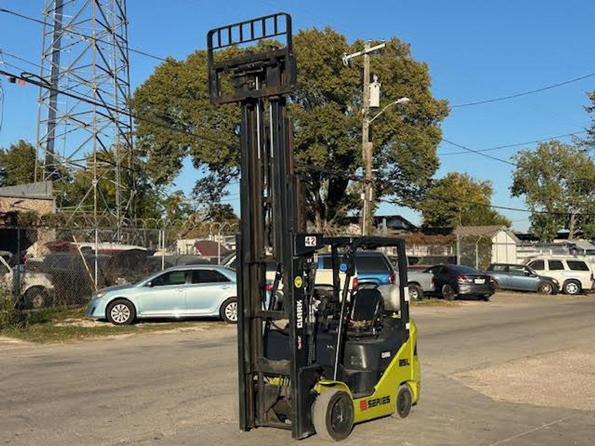 Used 2020 CLARK S25CL