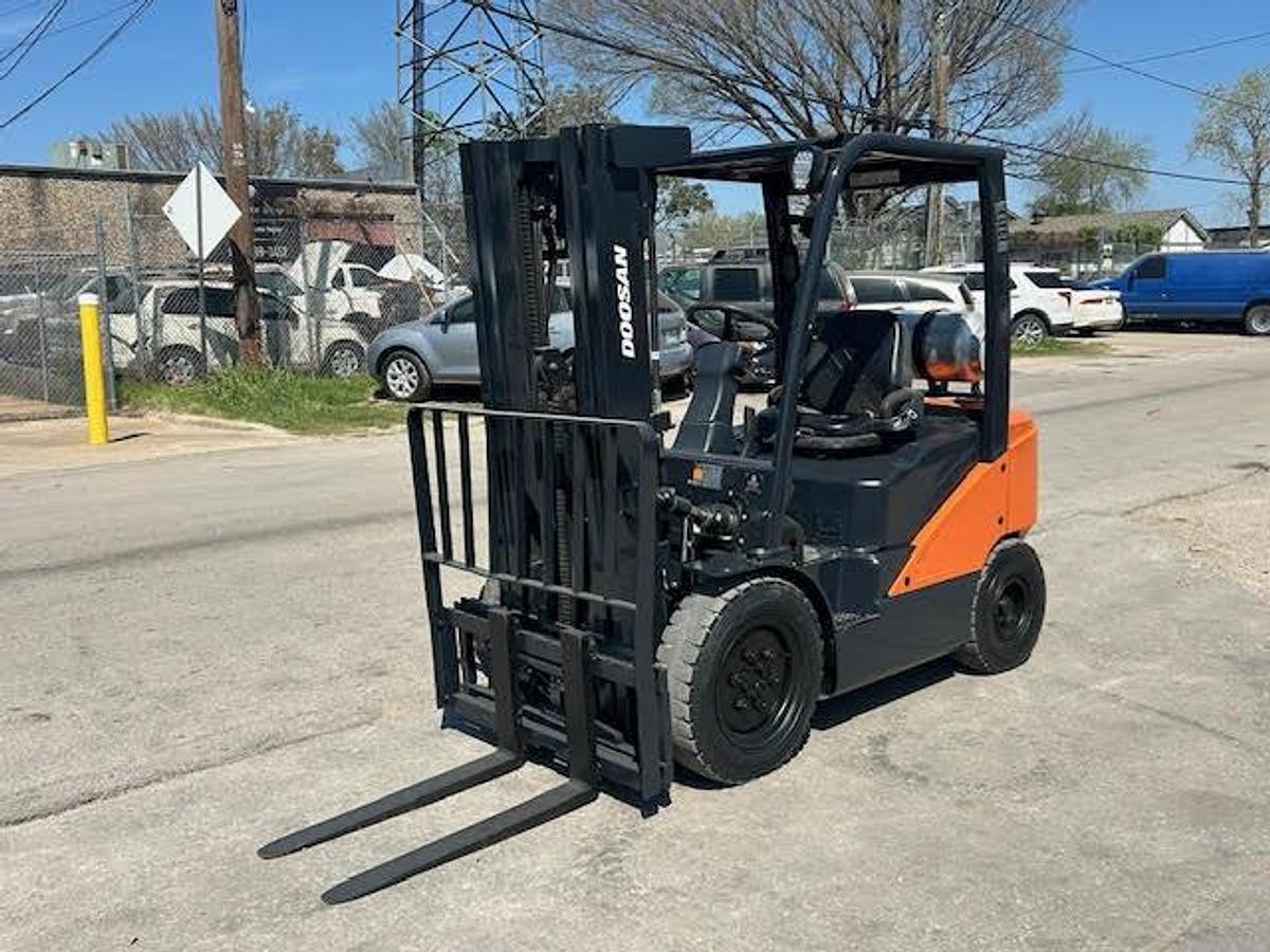 Used 2020 Doosan G25N-7  5000LBS