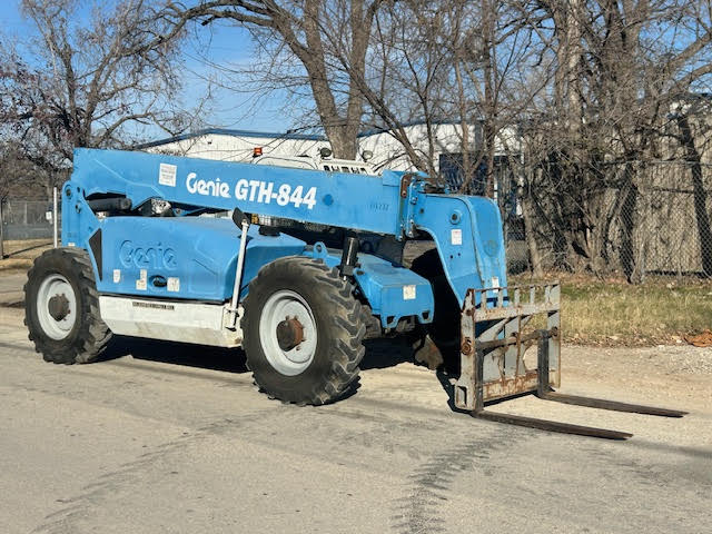 Used 2013 GENIE GTH-844