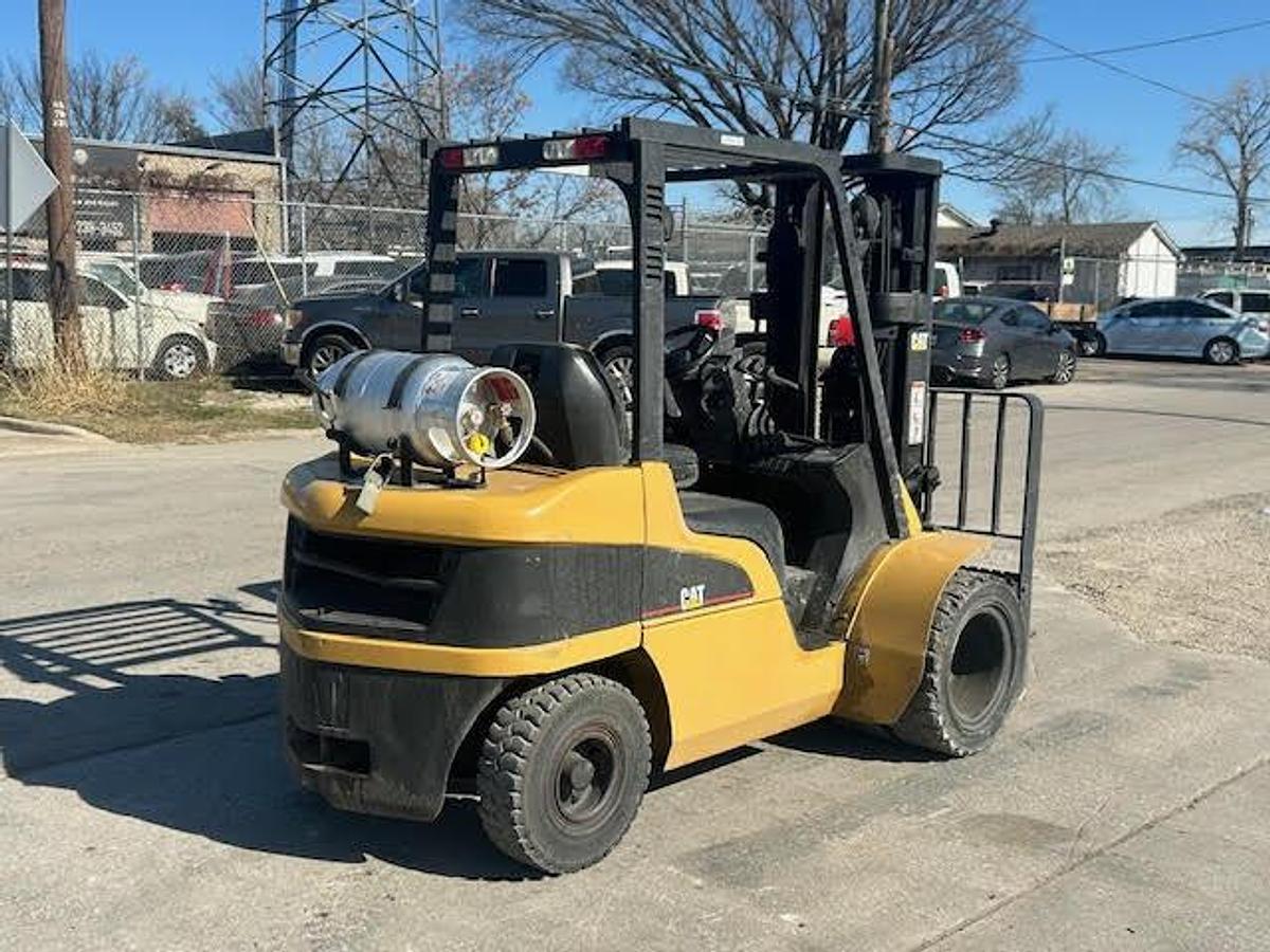 Used 2004 CAT 2C6000  6000LBS