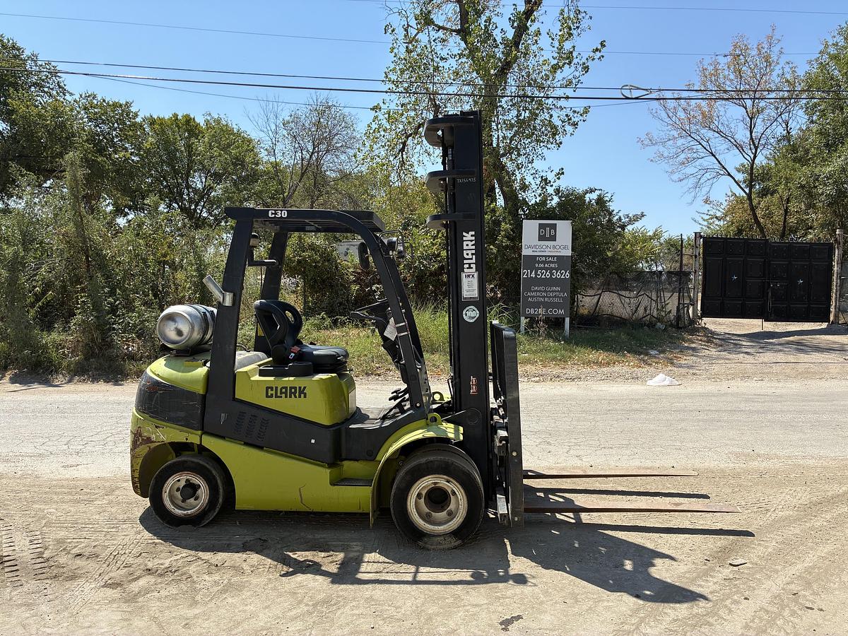Used 2015 CLARK C30L