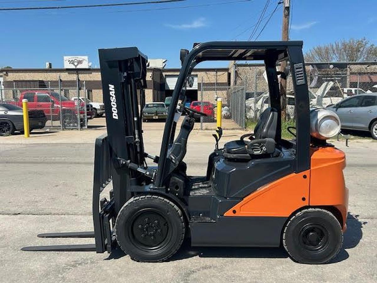 Used 2020 Doosan G25N-7  5000LBS