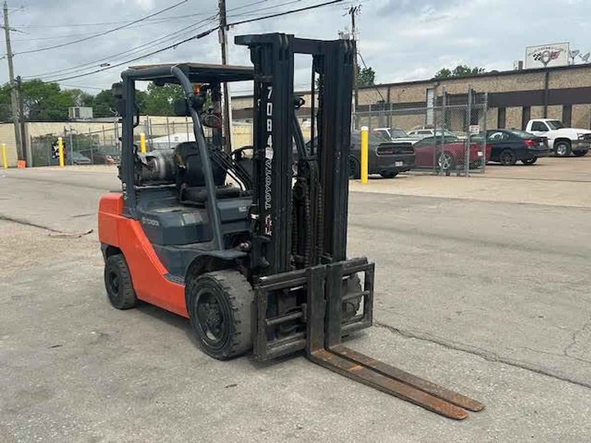 Used Toyota 8FGU30 6000LBS