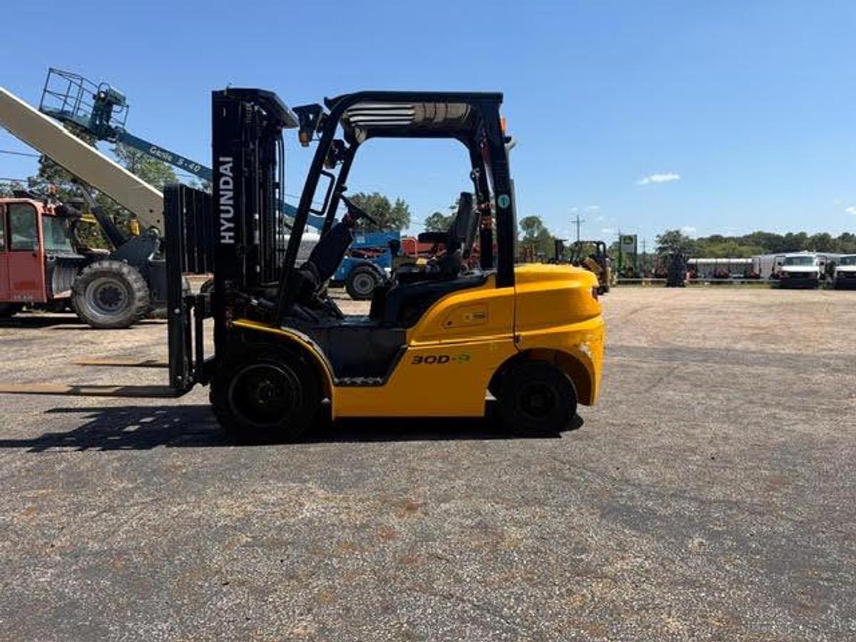 Used 2021 Hyundai 30D-9