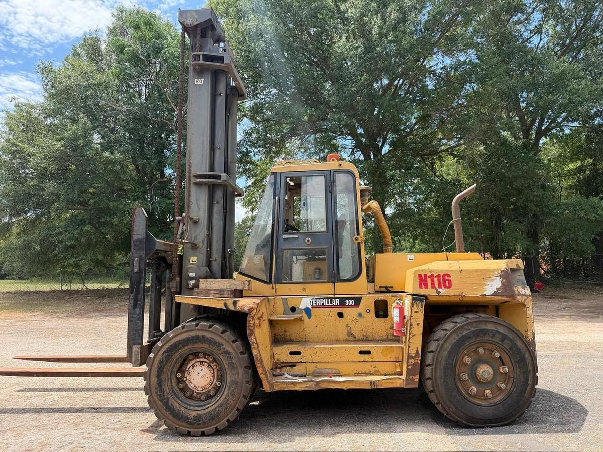 Used 2000 CAT DP135