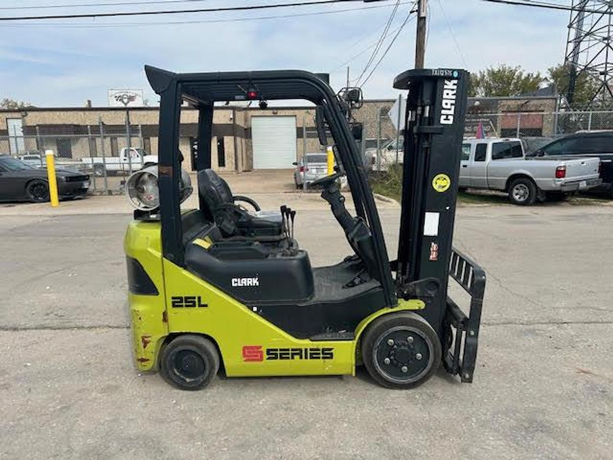 Used 2021 CLARK S25CL