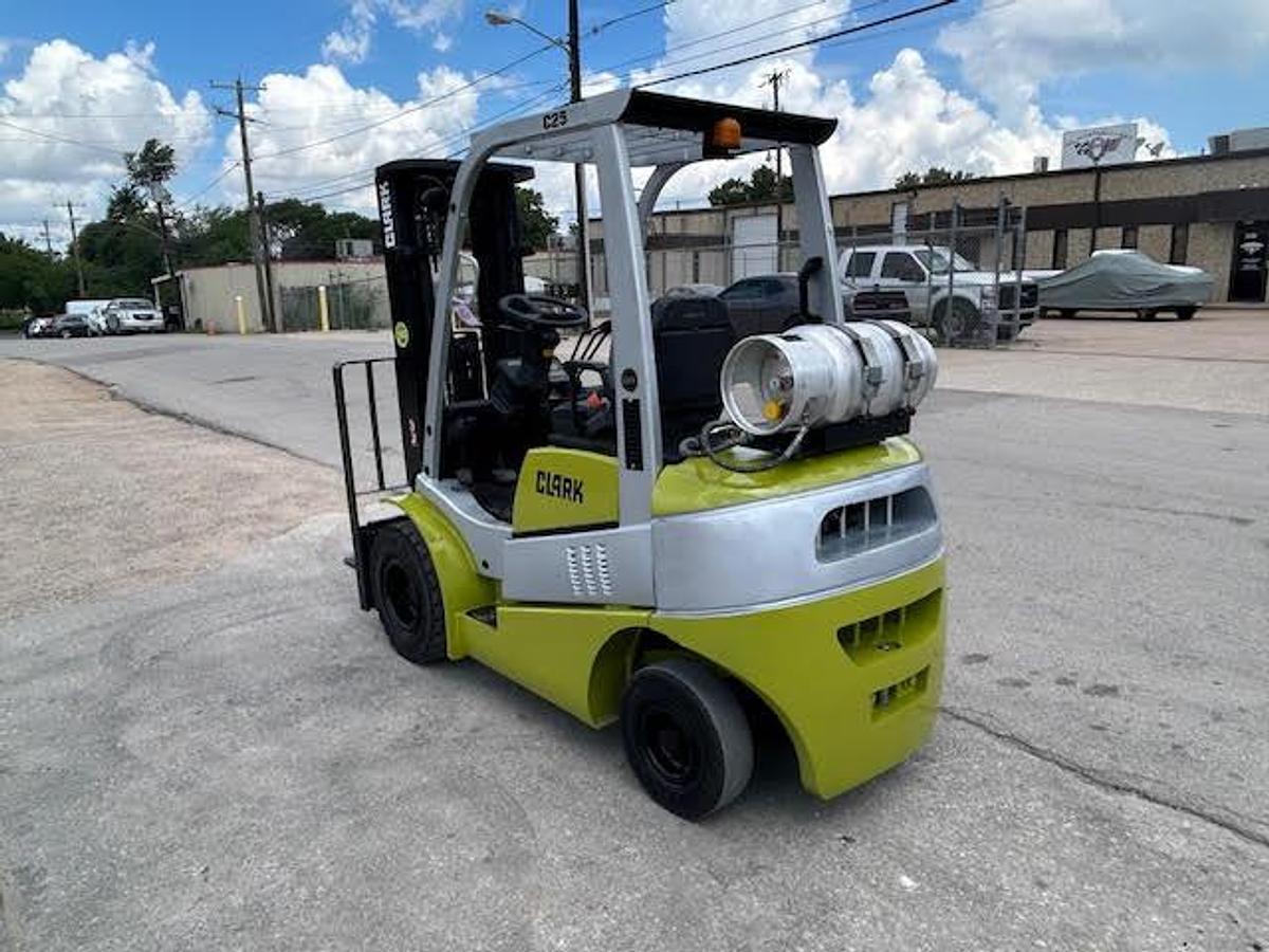 Used 2017 CLARK C25L