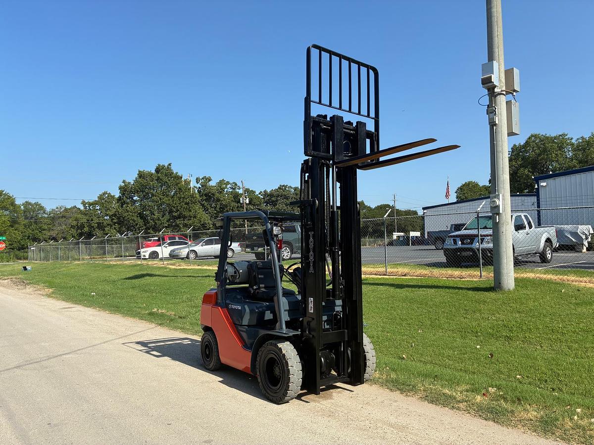 Used 2019 TOYOTA 8FGU25
