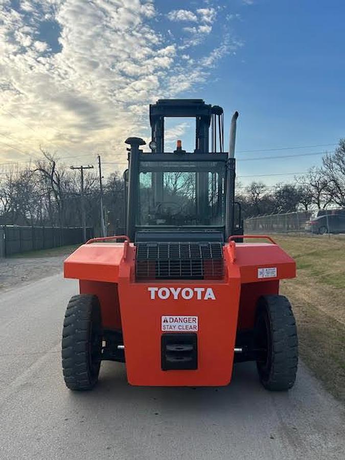 Used TOYOTA T28000 28,000LBS 