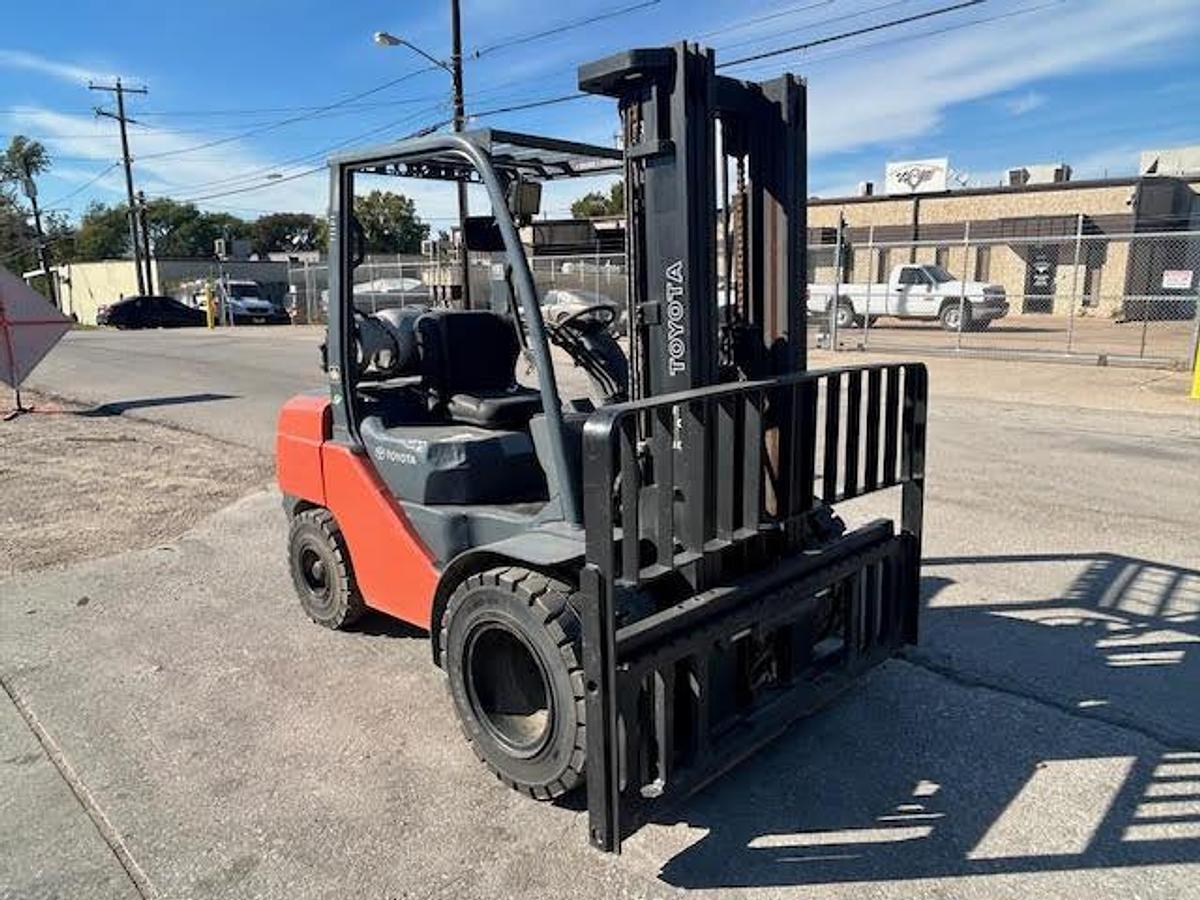 Used 2011 Toyota 8FGU30