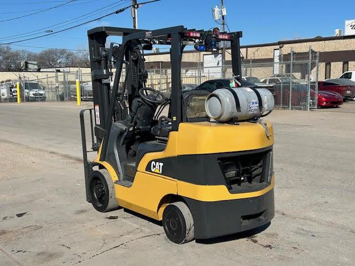 Used 2017 CAT 2C6000 6000LBS