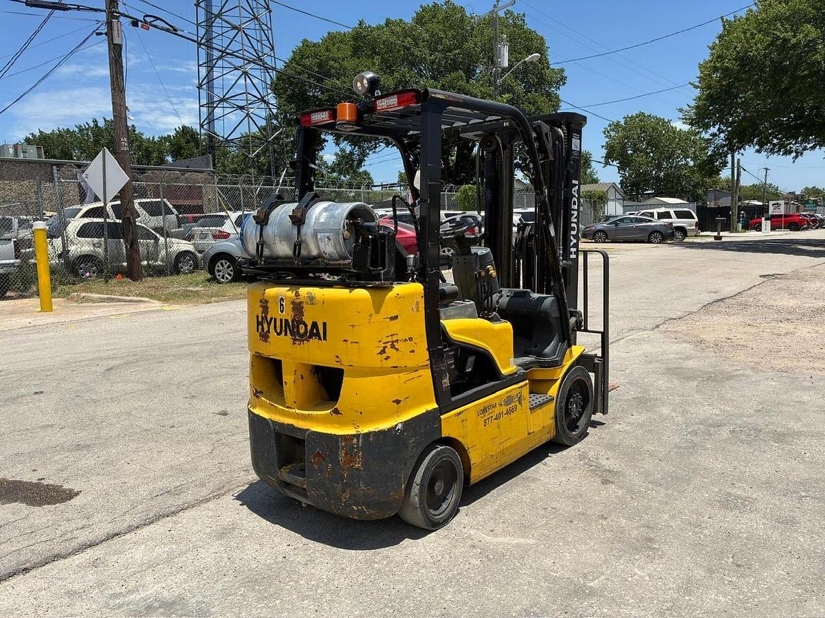 Used 2016 HYUNDAI 25LC-7S