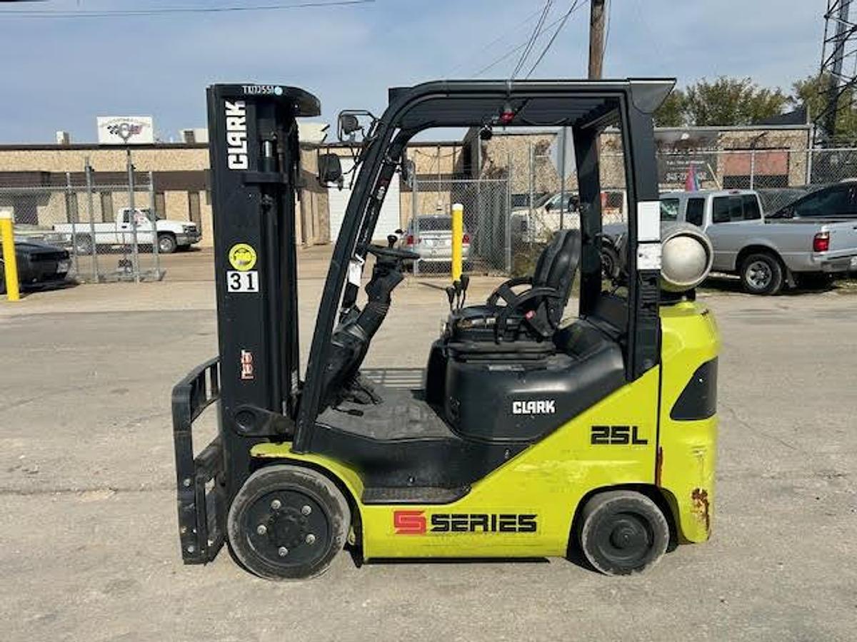 Used 2021 CLARK S25CL