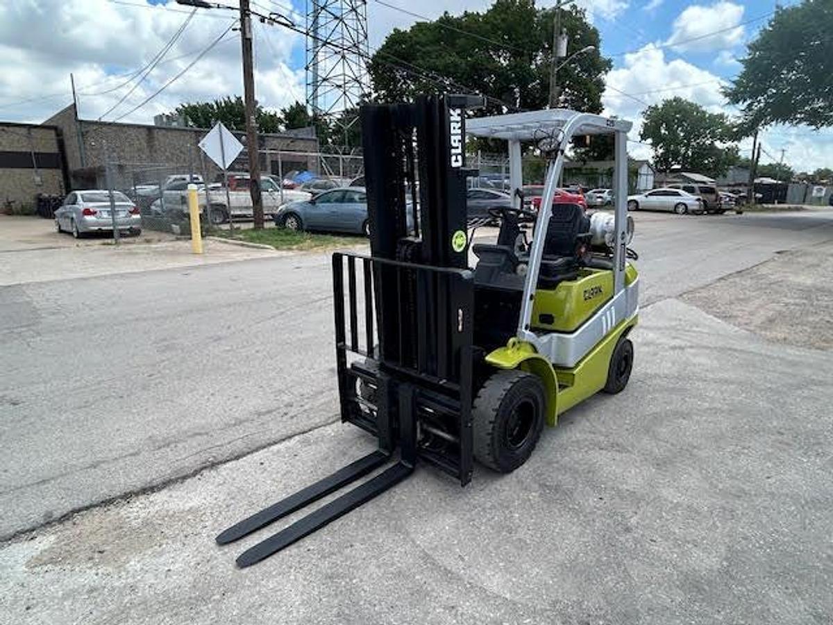 Used 2017 CLARK C25L