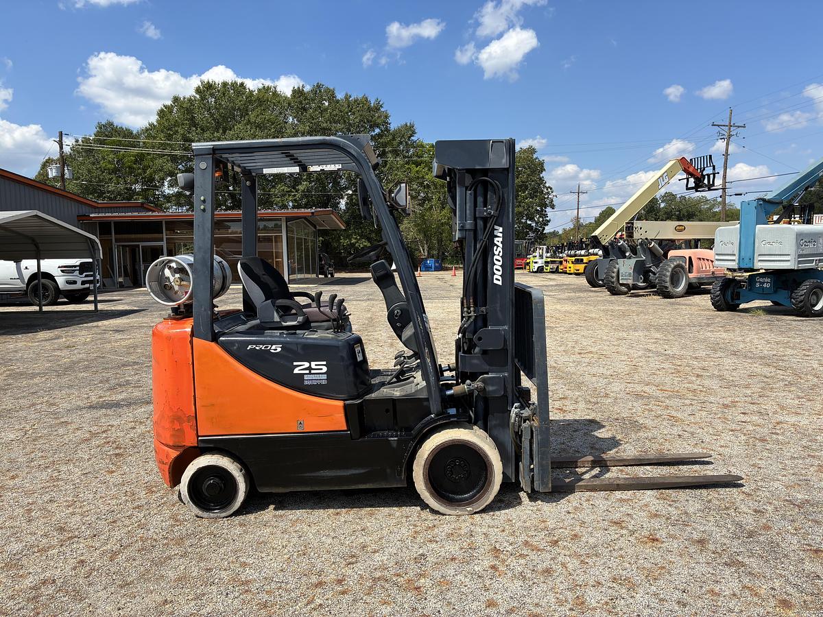 Used 2012 Doosan GC25P-5