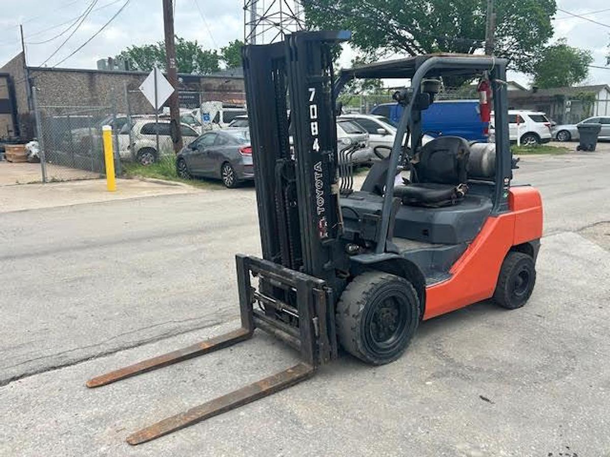 Used Toyota 8FGU30 6000LBS