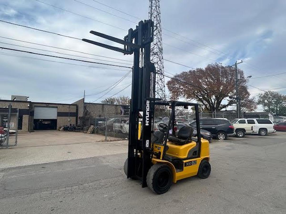 Used 2014 Hyundai 30D-7E