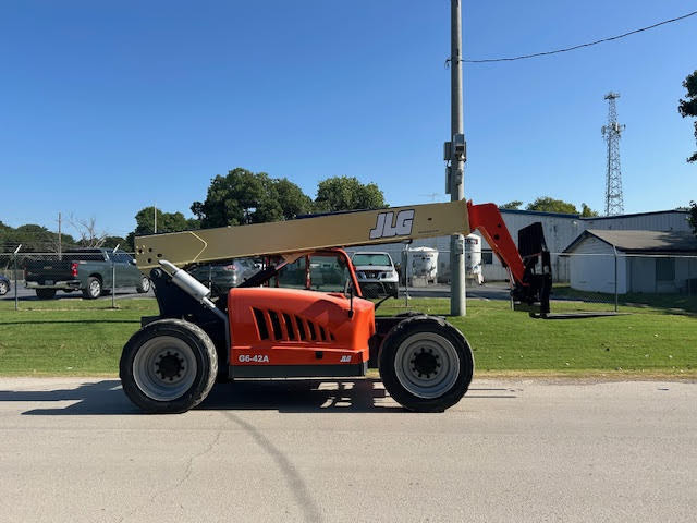 2012 JLG G6-42A