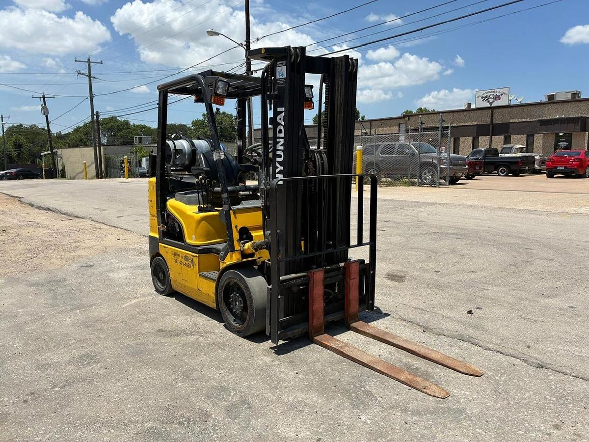 Used 2016 HYUNDAI 25LC-7S