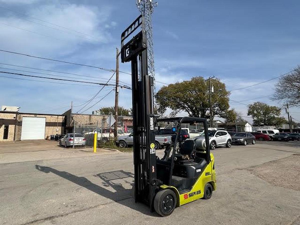 Used 2021 CLARK S25CL