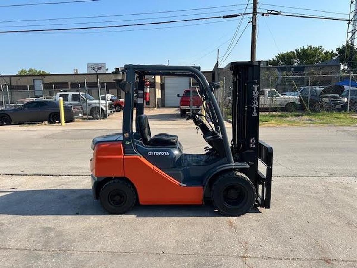 Used 2017 Toyota 8FDU25