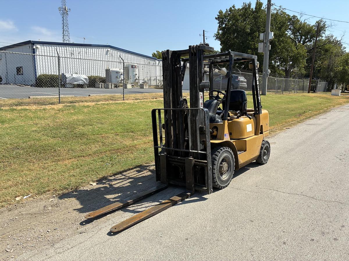 Used 2001 CAT DP25K