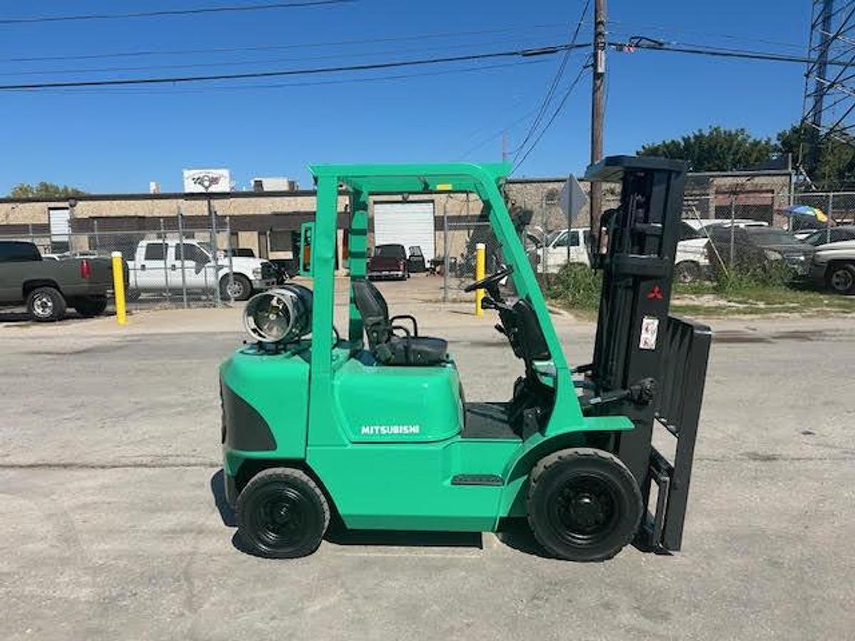 Used 2000 Mitsubishi FG25K