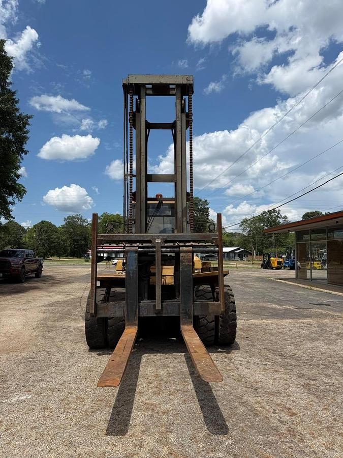 Used 2000 CAT DP135