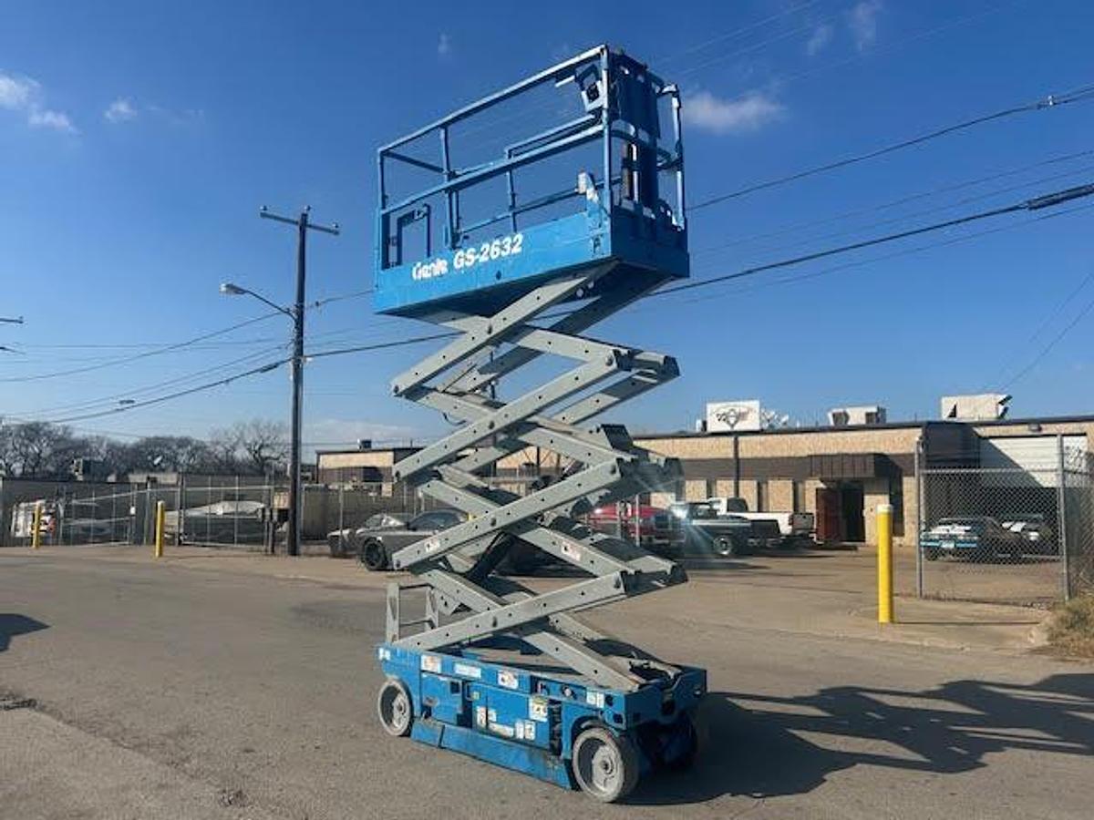 Used 2004 GENIE GS2632