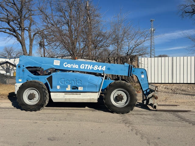 Used 2013 GENIE GTH-844