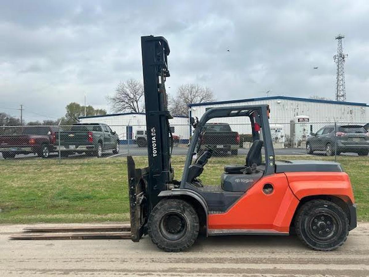 Used 2015 Toyota 8FD70U