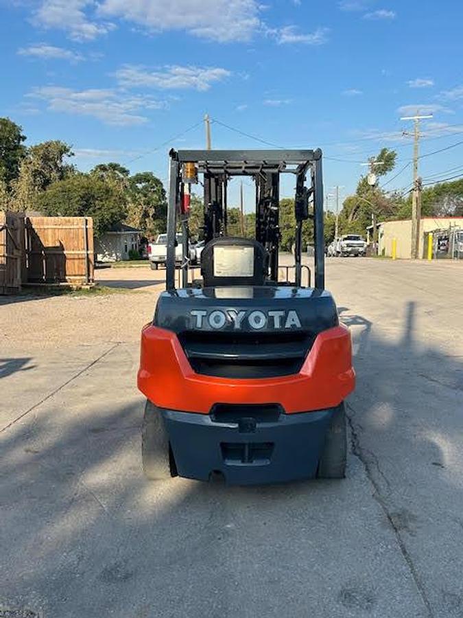 Used 2014 Toyota 8FD40U